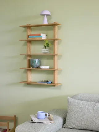 Simple Shelf Large Oak van Hübsch – sfeerfoto 3 van 4