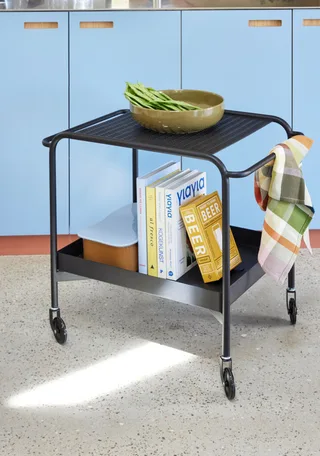 Push Trolley Black von Hübsch – Ambientefoto 3 von 4