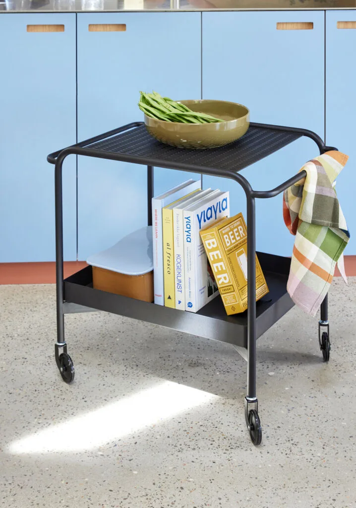 Push Trolley Black von Hübsch – Ambientefoto 3 von 4