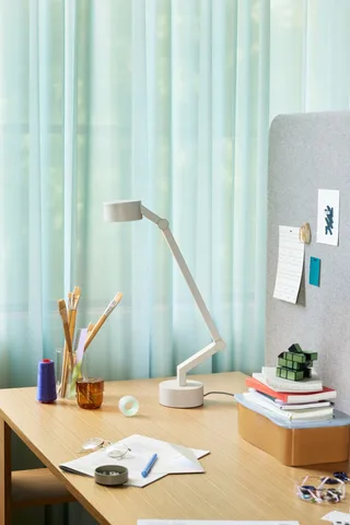 Verve Table Lamp Light grey van Hübsch – sfeerfoto 4 van 7