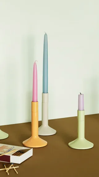 Kindred Candleholder Light green (set of 2) van Hübsch – sfeerfoto 3 van 4