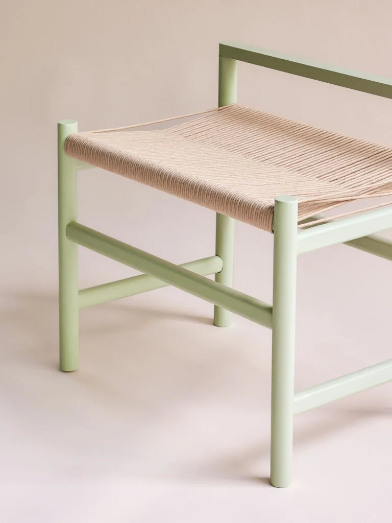 Heritage Bench Small Light green de Hübsch – photo d’ambiance 4 sur 5