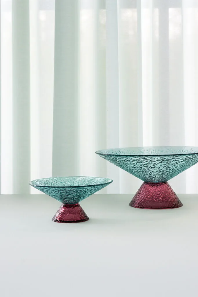 Bonbon Glass Bowl Medium Blue/Red van Hübsch – sfeerfoto 3 van 5