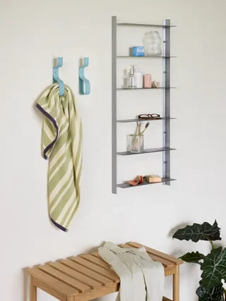 Acier Shelf Large Nickel von Hübsch – Ambientefoto 3 von 5