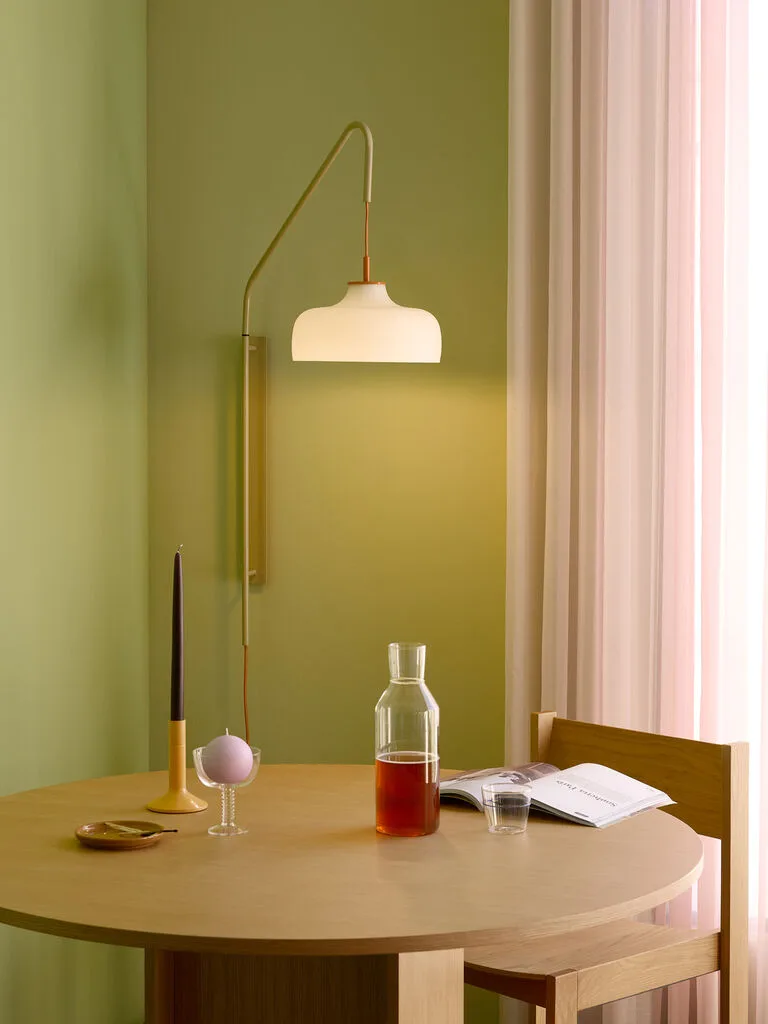 Current Wall Lamp Sand van Hübsch – sfeerfoto 1 van 3