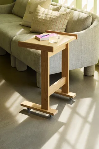 Less Side Table Natural de Hübsch – photo d’ambiance 3 sur 4