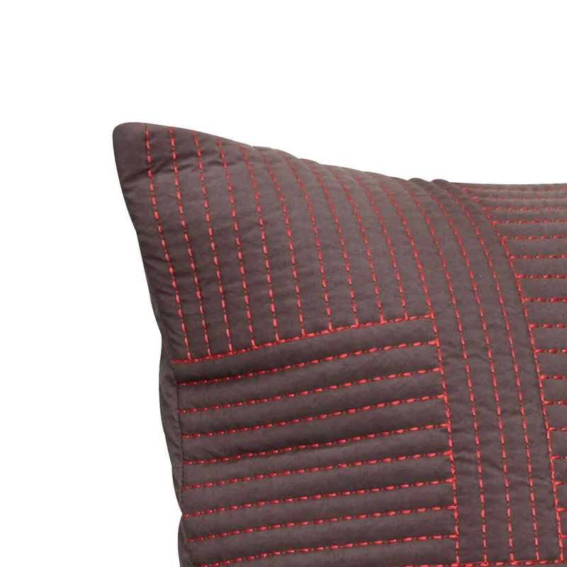 Floy Cushion Brown/Red van Hübsch – sfeerfoto 1 van 4