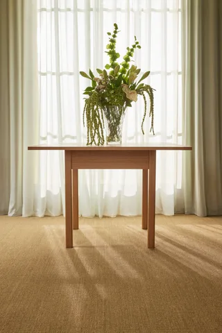 Geo Dining Table Natural von Hübsch – Ambientefoto 5 von 7
