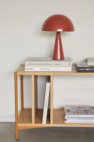 Mush Table Lamp Mini Red de Hübsch – photo d’ambiance 2 sur 5