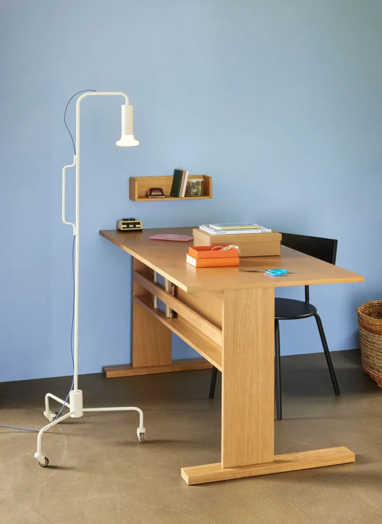 Ido Floor Lamp Light grey van Hübsch – sfeerfoto 3 van 5