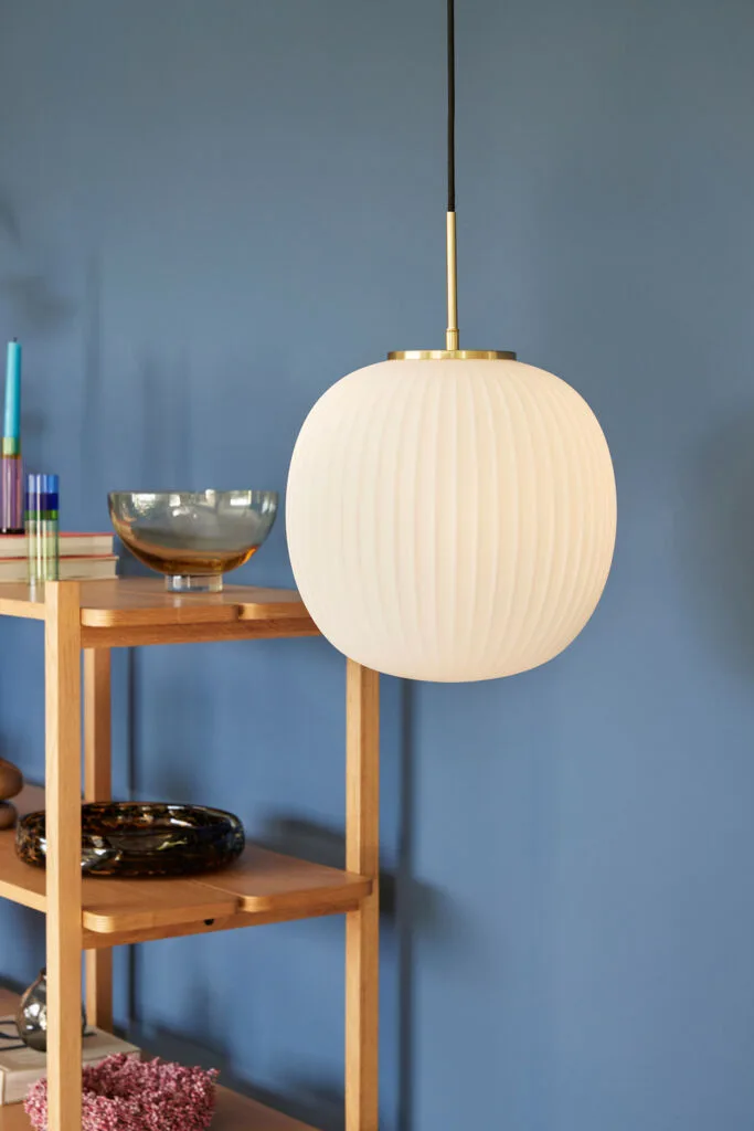 Serene Pendant Ø32 White von Hübsch – Ambientefoto 5 von 8