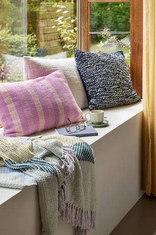 Morph Cushion Pink van Hübsch – sfeerfoto 2 van 4