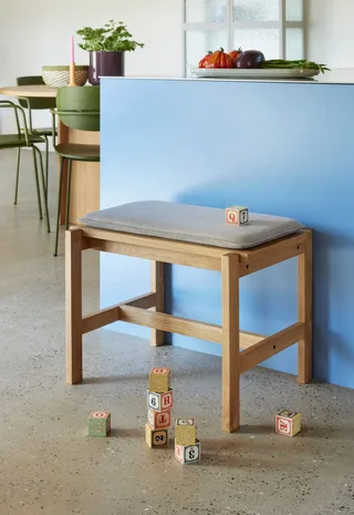 Epoch Bench Sand/Natural von Hübsch – Ambientefoto 2 von 3