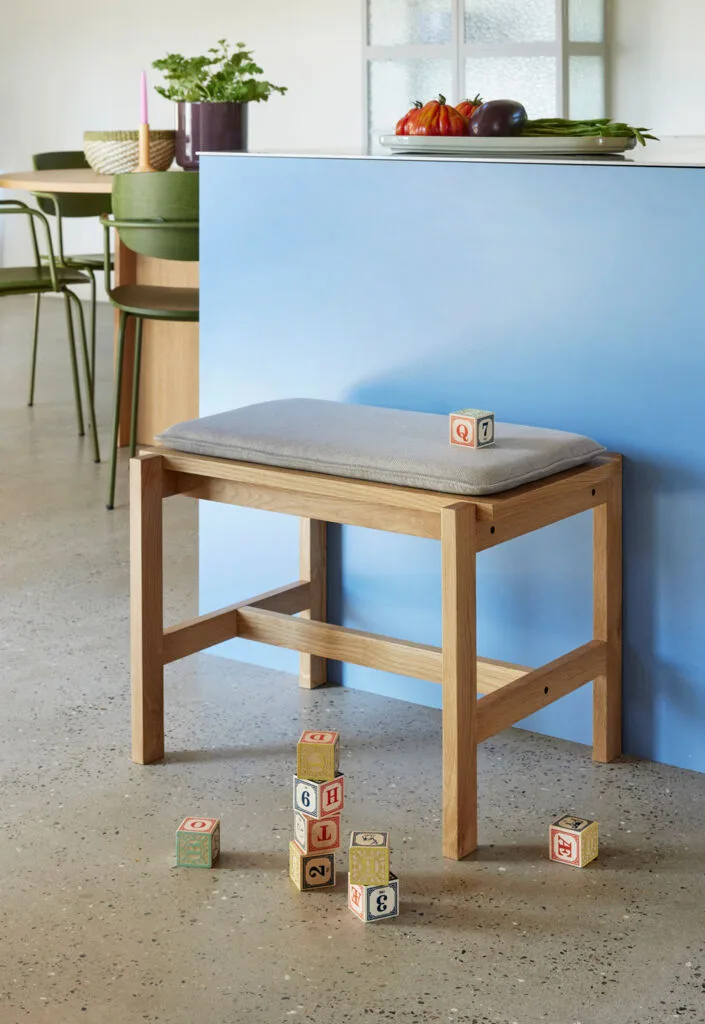 Epoch Bench Sand/Natural von Hübsch – Ambientefoto 2 von 3