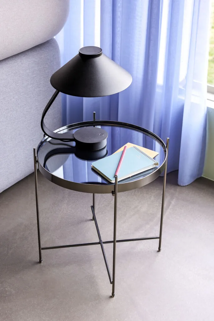 Reflect Side Table Black de Hübsch – photo d’ambiance 1 sur 2