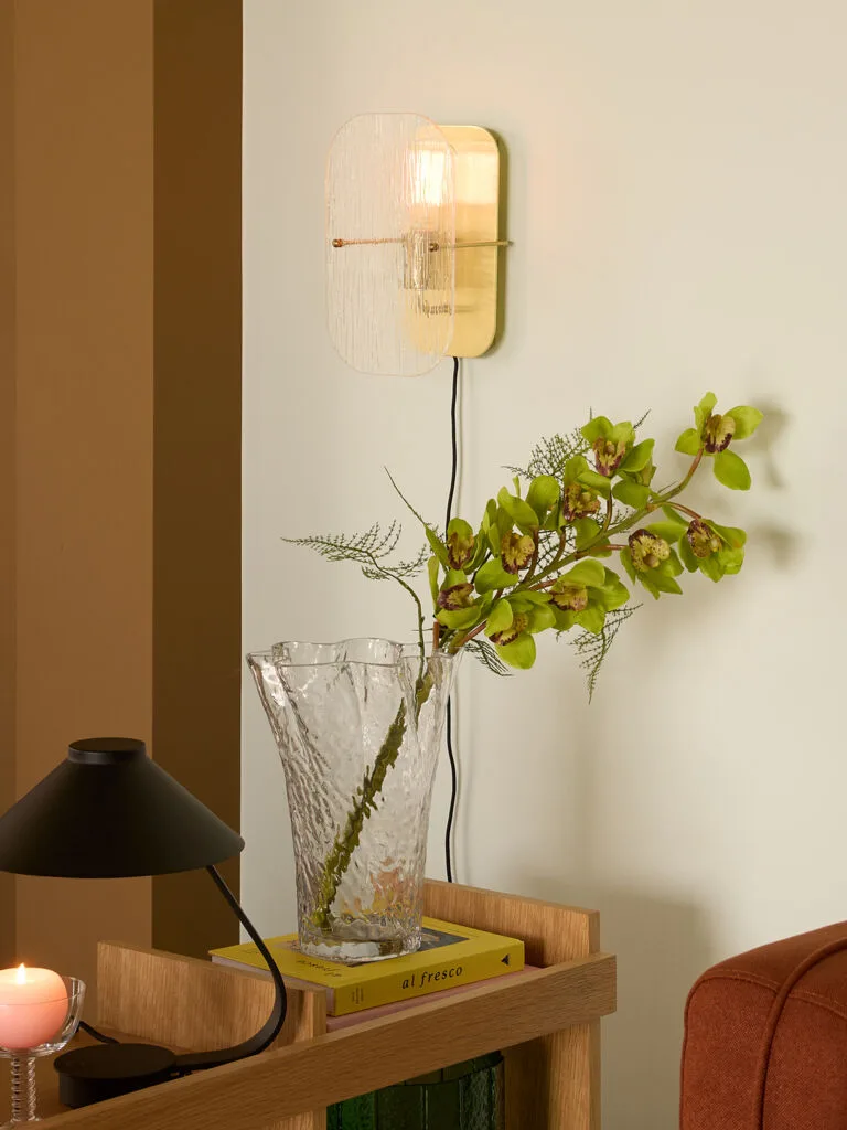 Ruffle Vase Clear by Hübsch – interior photo 5 of 6