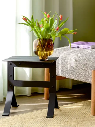 Fold Side Table Black de Hübsch – photo d’ambiance 5 sur 6