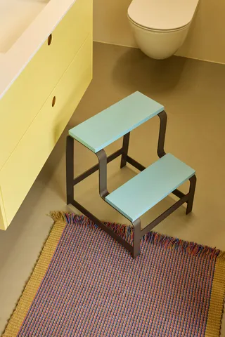 Step Stool Blue/Brown von Hübsch – Ambientefoto 3 von 6