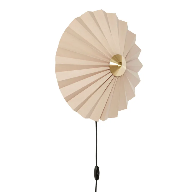 Pliss Wall Lamp Beige van Hübsch – productfoto