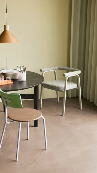 Ecto Dining Chair Sand de Hübsch – photo d’ambiance 7 sur 8