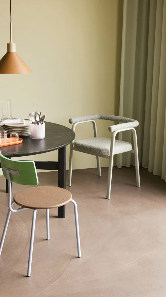 Ecto Dining Chair Sand de Hübsch – photo d’ambiance 7 sur 8
