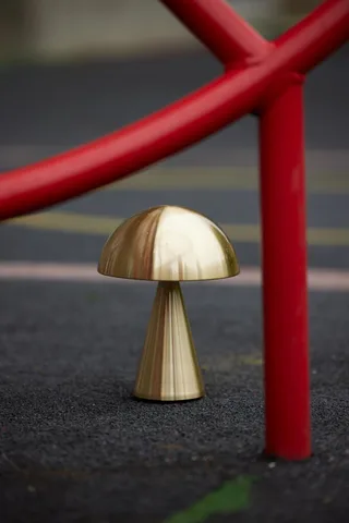 Mush Portable Lamp Brass de Hübsch – photo d’ambiance 4 sur 6
