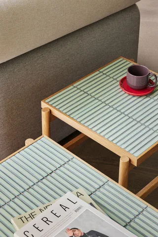 Tile Side Table Mint/Natural von Hübsch – Ambientefoto 4 von 5
