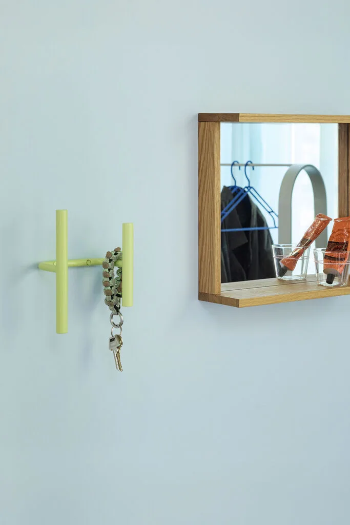 Flip Coatrack Light green van Hübsch – productfoto 1 van 2