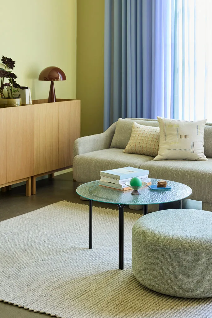 Orbit Coffee Table Black van Hübsch – sfeerfoto 1 van 3