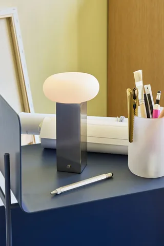 Low Portable Lamp Nickel van Hübsch – sfeerfoto 1 van 2