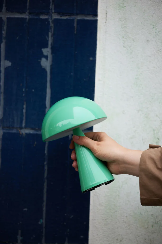 Mush Portable Lamp Green von Hübsch – Ambientefoto 3 von 6