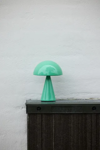 Mush Portable Lamp Green von Hübsch – Ambientefoto 2 von 6