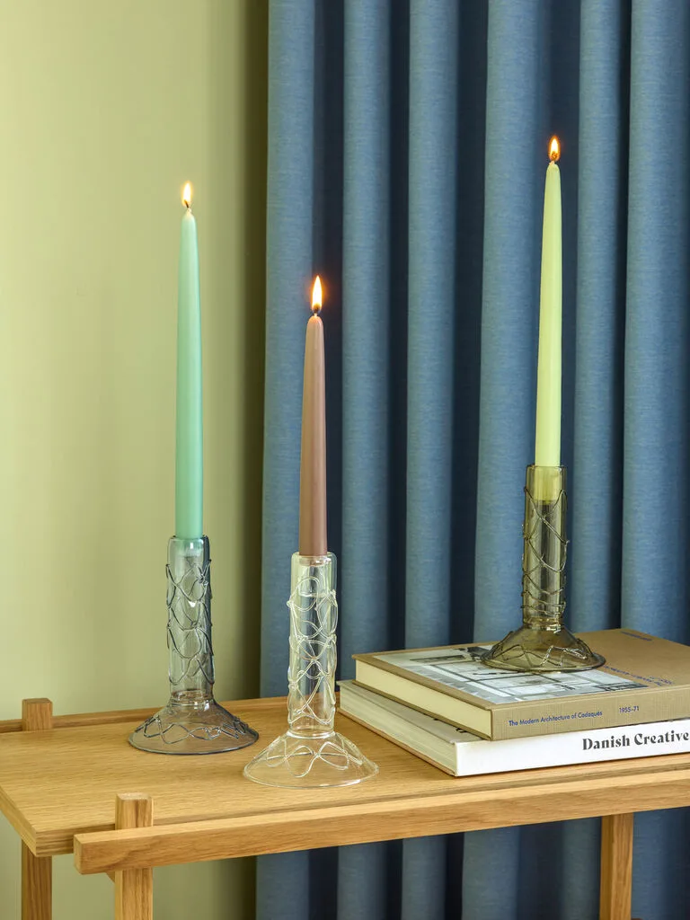 Doodle Candleholder Blue van Hübsch – sfeerfoto 3 van 5