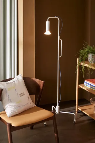 Ido Floor Lamp Light grey van Hübsch – sfeerfoto 2 van 5