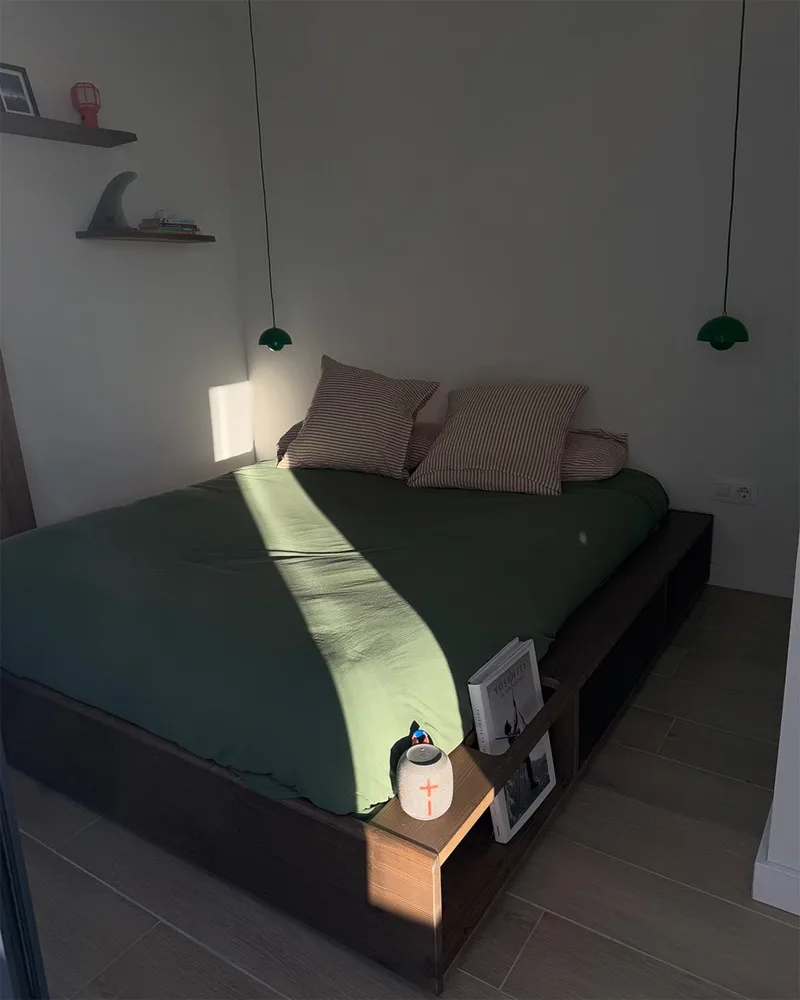 ZIGGY BED CAROB BROWN LACQUERED 140 X 200 van Karup Design – sfeerfoto 7 van 10