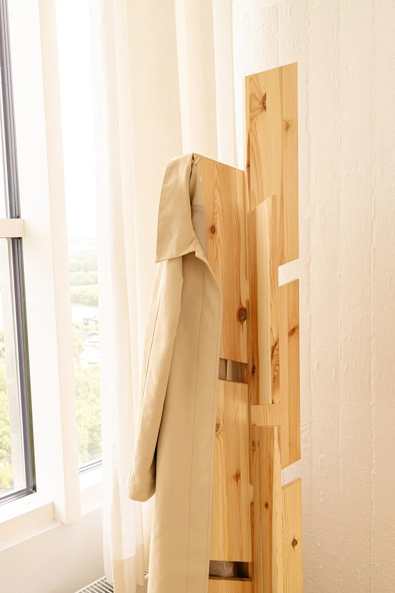 KEEPER COAT STAND RAW de Karup Design – photo d’ambiance 8 sur 12