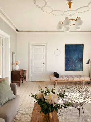 NEXT DAYBED CLEAR LACQUERED W. 4-LAYER MIXED MATTRESS FUDGE BROWN van Karup Design – sfeerfoto 4 van 7