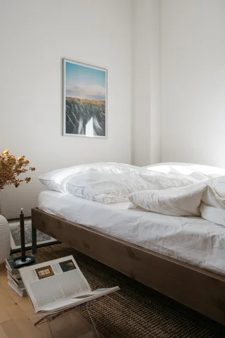CORE BED CAROB BROWN 140 X 200 van Karup Design – sfeerfoto 3 van 6