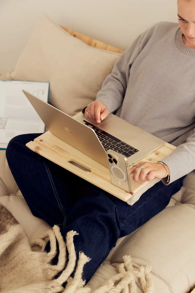 BFF LAP TABLE CLEAR LACQUERED van Karup Design – sfeerfoto 1 van 10