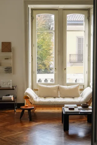 BEBOP CLEAR LACQUERED W. 4-LAYER MIXED MATTRESS MOCCA von Karup Design – Ambientefoto 8 von 16