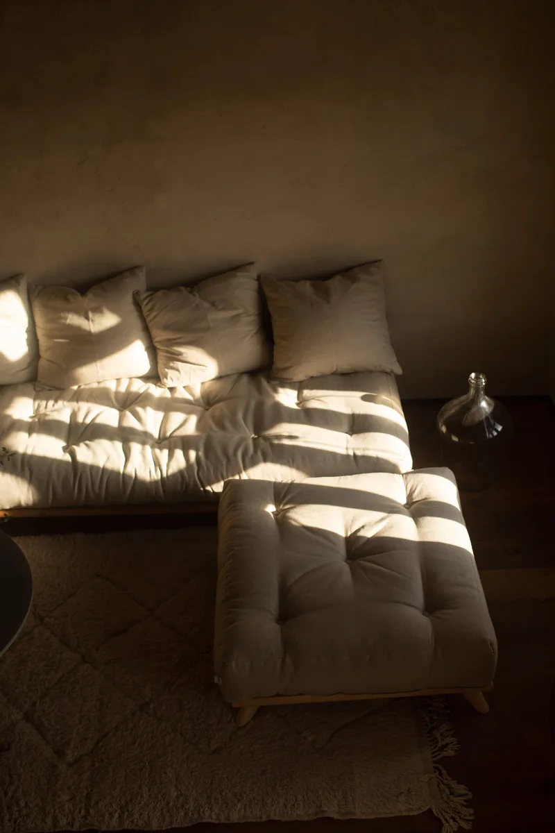 SENZA STOOL CLEAR LACQUERED W. SENZA STOOL MATTRESS LINEN van Karup Design – sfeerfoto 2 van 3