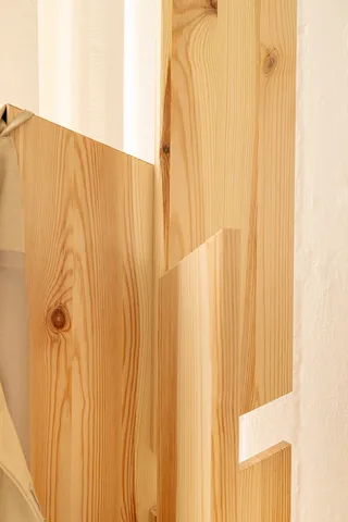 KEEPER COAT STAND RAW de Karup Design – photo d’ambiance 11 sur 12