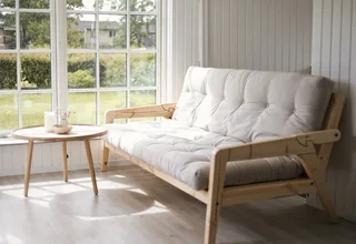 GRAB CAROB BROWN LACQUERED W. 5-LAYER MIXED MATTRESS IVORY by Karup Design – interior photo 8 of 10