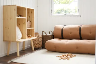 BUCKLE-UP SOFA LINEN W. 3 BROWN LEATHER BELTS van Karup Design – sfeerfoto 10 van 11