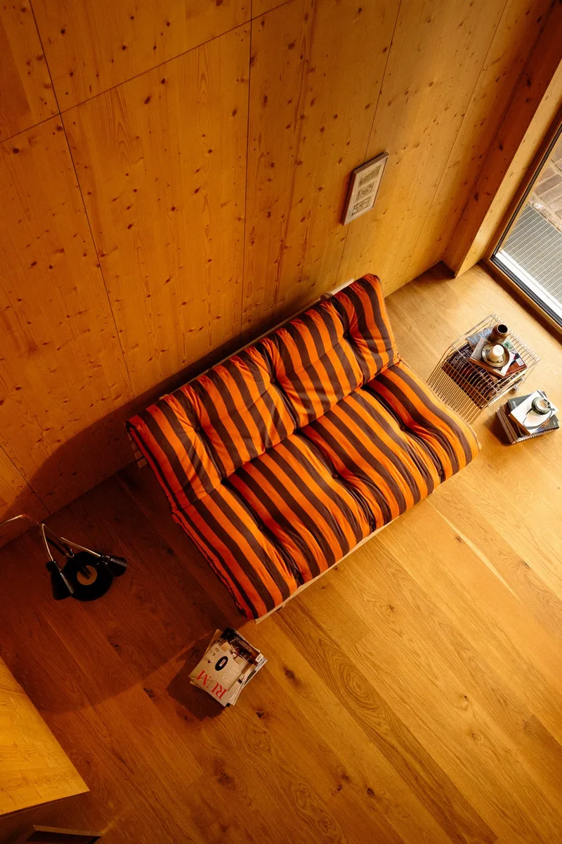 ROOTS RAW 160 X 200 W. ROOTS MATTRESS ORANGE-BROWN van Karup Design – sfeerfoto 9 van 11