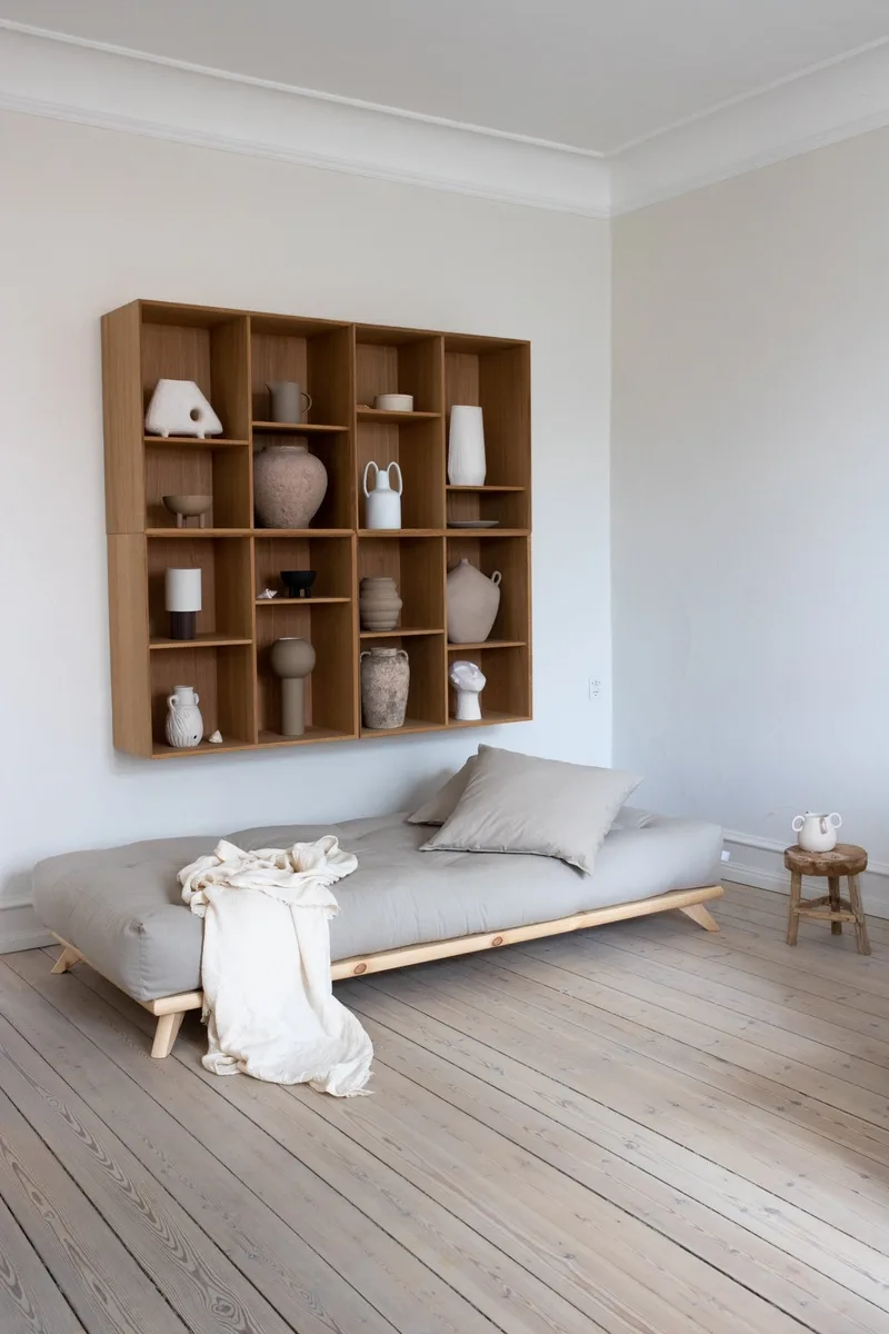 SENZA DAYBED CLEAR LACQUERED W. SENZA DAYBED MATTRESS SET WHEAT BEIGE van Karup Design – sfeerfoto 2 van 8