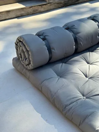 BUCKLE-UP SOFA OUT™ DARK GREY W. 3 BLACK NYLON BELTS van Karup Design – sfeerfoto 13 van 15