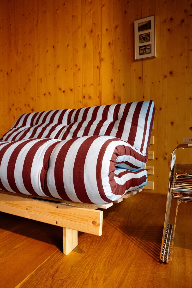 ROOTS RAW 90 X 200 W. ROOTS MATTRESS BURGUNDY-LIGHT BLUE by Karup Design – interior photo 9 of 11