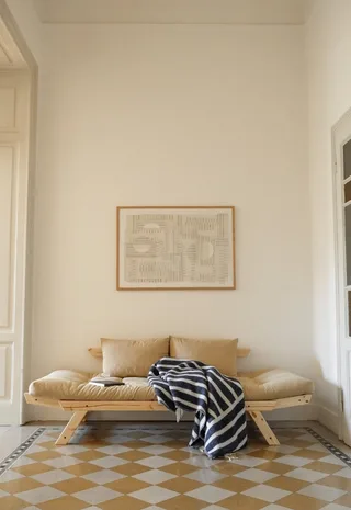 BEBOP CLEAR LACQUERED W. 4-LAYER MIXED MATTRESS MOCCA von Karup Design – Ambientefoto 15 von 16