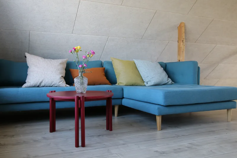 STICKS TABLE HIGH POPPY RED van Karup Design – sfeerfoto 3 van 15